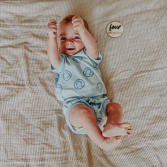 Cat & Jack ribbed smiley face 2 piece set t shirt with bloomers, size 3-6 months - Picture 1 of 12